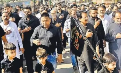 Bareilly: शिया समाज ने निकाला कदीमी जुलूस Bareilly: शिया समाज ने निकाला कदीमी जुलूस