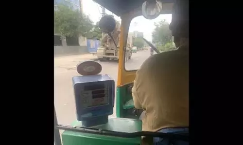 Bengaluru : ऑटो चालक ने बिना मोल-भाव मीटर चालू किया, यात्री हैरान Bengaluru : ऑटो चालक ने बिना मोल-भाव मीटर चालू किया, यात्री हैरान