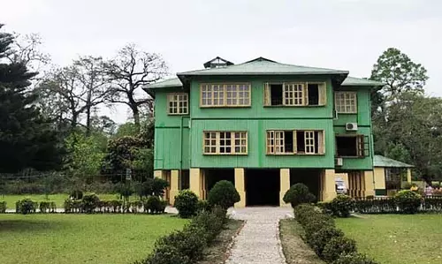 हालोंग बंगले के लिए जगी उम्मीद की किरण, वन विभाग को सौंपी गई डीपीआर हालोंग बंगले के लिए जगी उम्मीद की किरण, वन विभाग को सौंपी गई डीपीआर