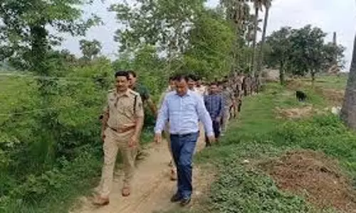 Bihar : शीतला मंदिर में बजरंगबली ध्वज फाड़ा गया, तीन गिरफ्तार Bihar : शीतला मंदिर में बजरंगबली ध्वज फाड़ा गया, तीन गिरफ्तार