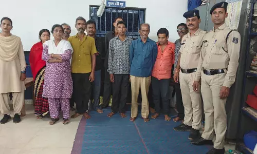 दुर्ग पुलिस की बड़ी कार्रवाई: सट्टा खिलाने वाले 13 आरोपी गिरफ्तार