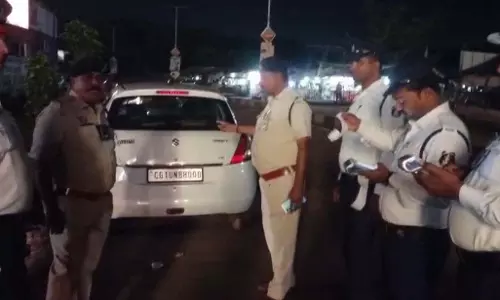 यातायात पुलिस की सख्ती जारी, 2 माह में 1058 ई-चालान, हाईवे पर खड़े भारी वाहनों पर भी कार्रवाई यातायात पुलिस की सख्ती जारी, 2 माह में 1058 ई-चालान, हाईवे पर खड़े भारी वाहनों पर भी कार्रवाई