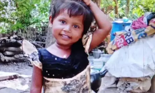 CG NEWS: खौलते पानी में गिरी 3 साल की बच्ची, दर्दनाक मौत CG NEWS: खौलते पानी में गिरी 3 साल की बच्ची, दर्दनाक मौत