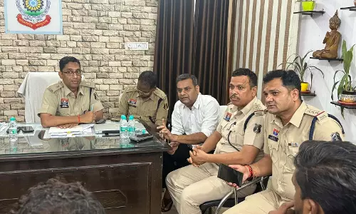 मोहर्रम पर्व को लेकर अखाड़ा प्रमुखों की कोतवाली थाना में ली गई बैठक मोहर्रम पर्व को लेकर अखाड़ा प्रमुखों की कोतवाली थाना में ली गई बैठक