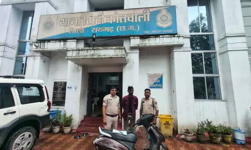CG: मारपीट के फरार आरोपी ओड़िशा से गिरफ्तार, चाकू और स्कूटी जब्त CG: मारपीट के फरार आरोपी ओड़िशा से गिरफ्तार, चाकू और स्कूटी जब्त