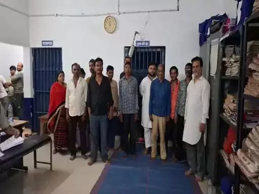 हटरी बाजार में पुलिस की रेड, 10 जुआरी गिरफ्तार हटरी बाजार में पुलिस की रेड, 10 जुआरी गिरफ्तार