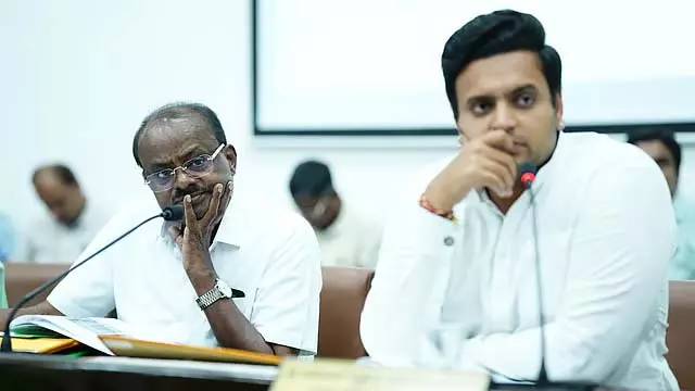 केंद्र सरकार की योजनाओं को गरीबों तक पहुंचाएं: HDK ने अधिकारियों को निर्देश दिया केंद्र सरकार की योजनाओं को गरीबों तक पहुंचाएं: HDK ने अधिकारियों को निर्देश दिया