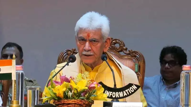 एलजी ने तीर्थयात्रियों की सुरक्षा पर निर्देश जारी किए एलजी ने तीर्थयात्रियों की सुरक्षा पर निर्देश जारी किए