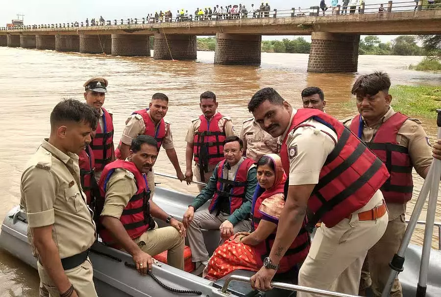Bagalkot : उपायुक्त ने बाढ़ की तैयारियों का निरीक्षण किया Bagalkot : उपायुक्त ने बाढ़ की तैयारियों का निरीक्षण किया