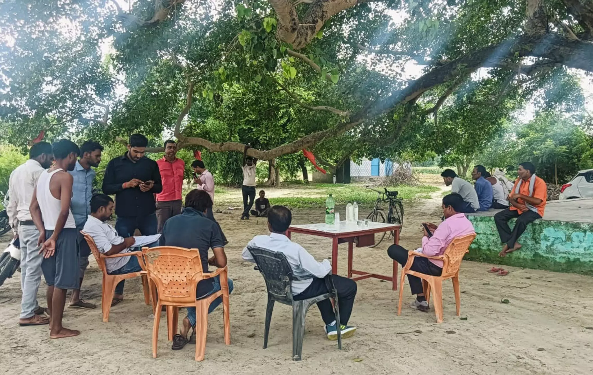 Nawabganj: कोटा चयन प्रक्रिया प्रधान की गैरहाजिरी से अटकी Nawabganj: कोटा चयन प्रक्रिया प्रधान की गैरहाजिरी से अटकी