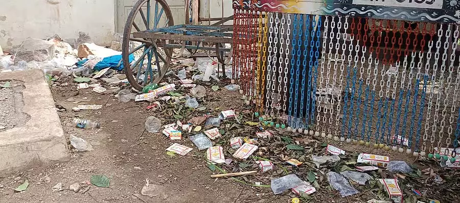 शराब की अवैध बिक्री: विभाग ने आंखें मूंद लीं शराब की अवैध बिक्री: विभाग ने आंखें मूंद लीं