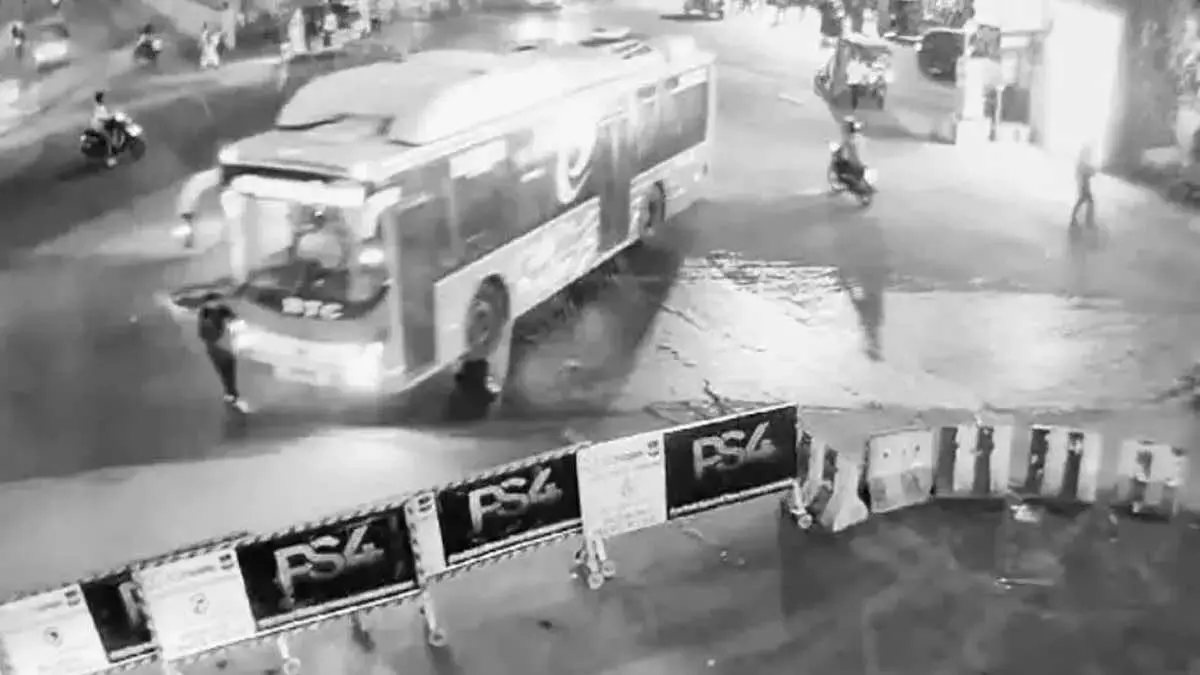 आरटीसी बस ने बाइक को टक्कर मारी, महिला की मौत आरटीसी बस ने बाइक को टक्कर मारी, महिला की मौत