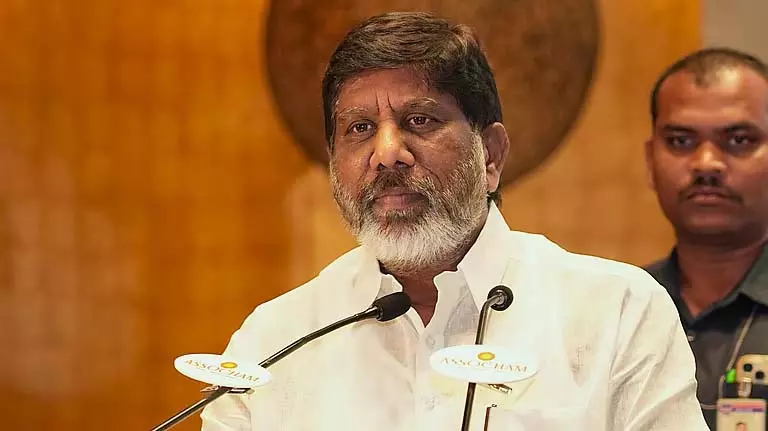 उपमुख्यमंत्री ने Telangana में महिला समूहों को 1.05 करोड़ रुपये वितरित किए उपमुख्यमंत्री ने Telangana में महिला समूहों को 1.05 करोड़ रुपये वितरित किए