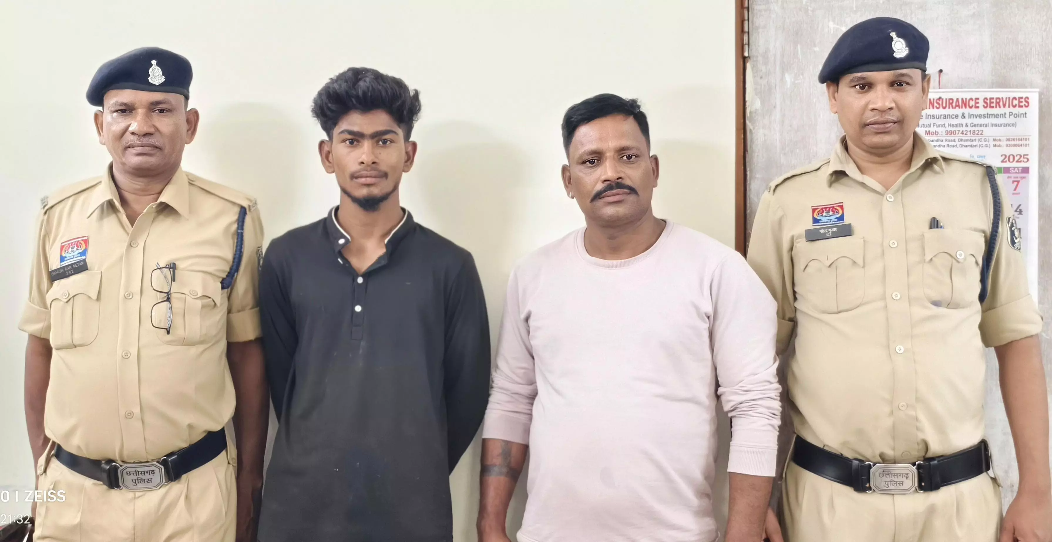 स्कूटी की तलाशी लेने पर शराब जब्त, दो गिरफ्तार स्कूटी की तलाशी लेने पर शराब जब्त, दो गिरफ्तार