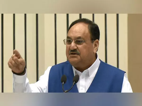 जेपी नड्डा और रेखा गुप्ता ने नई दिल्ली में आयुष्मान भारत पंजीकरण वैन को हरी झंडी दिखाई जेपी नड्डा और रेखा गुप्ता ने नई दिल्ली में आयुष्मान भारत पंजीकरण वैन को हरी झंडी दिखाई