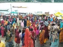 Omkareshwar News: मां नर्मदा के तट पर चातुर्मास शुरू, देवशयनी एकादशी पर 25 हजार महिलाओं ने किया स्नान Omkareshwar News: मां नर्मदा के तट पर चातुर्मास शुरू, देवशयनी एकादशी पर 25 हजार महिलाओं ने किया स्नान