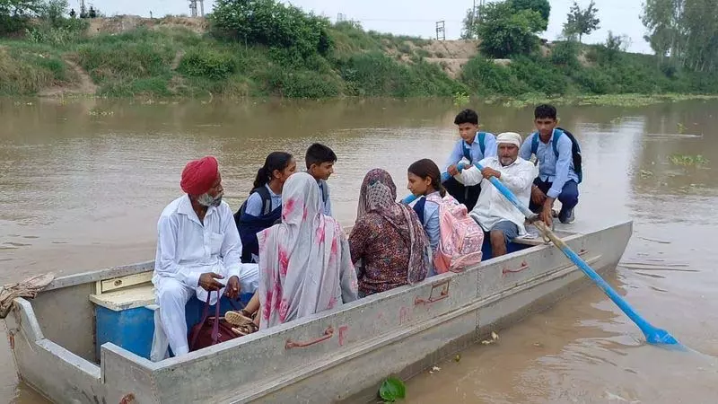 Sirsa : मानसून बना बाधा, घग्गर पुल का काम रुका Sirsa : मानसून बना बाधा, घग्गर पुल का काम रुका