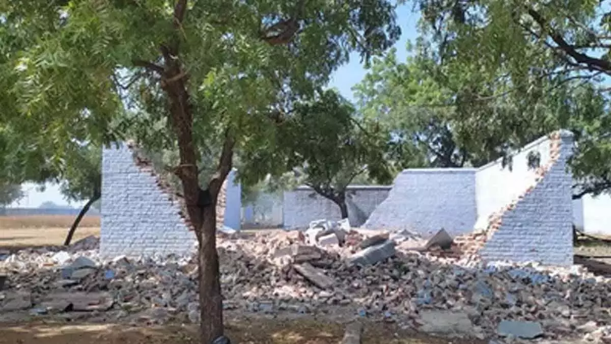 तमिलनाडु के शिवकाशी में एक और पटाखा इकाई में विस्फोट में एक की मौत, पांच घायल तमिलनाडु के शिवकाशी में एक और पटाखा इकाई में विस्फोट में एक की मौत, पांच घायल