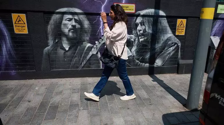 Ozzy और Sabbath ने भावुक विदाई कार्यक्रम में प्रशंसकों को प्रसन्न किया Ozzy और Sabbath ने भावुक विदाई कार्यक्रम में प्रशंसकों को प्रसन्न किया