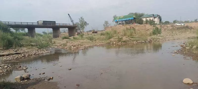Himachal-पंजाब सीमा पर प्रमुख पुल का निर्माण दो साल से पूरा होने का इंतजार Himachal-पंजाब सीमा पर प्रमुख पुल का निर्माण दो साल से पूरा होने का इंतजार