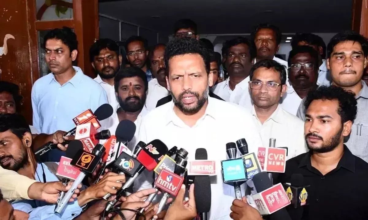 Andhra: सरकार 2029 तक गरीबी उन्मूलन के लिए प्रतिबद्ध: भरत Andhra: सरकार 2029 तक गरीबी उन्मूलन के लिए प्रतिबद्ध: भरत