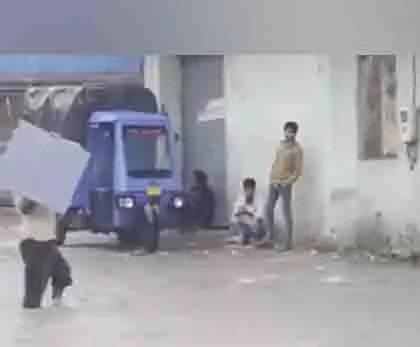 Gujarat: भारी बारिश से अहमदाबाद के कई हिस्सों में जलभराव Gujarat: भारी बारिश से अहमदाबाद के कई हिस्सों में जलभराव