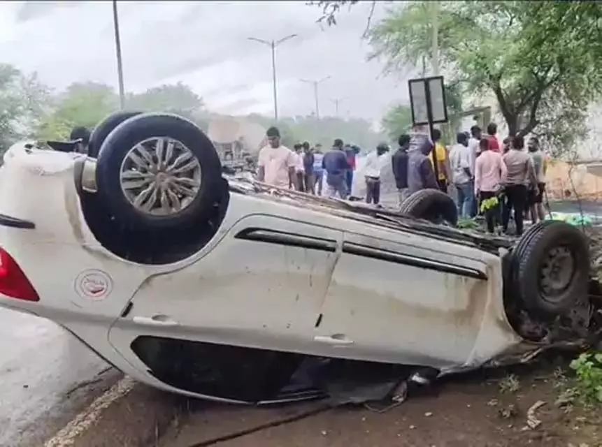 तेज रफ्तार कार की टक्कर से बुजुर्ग महिला की मौत, चालक फरार तेज रफ्तार कार की टक्कर से बुजुर्ग महिला की मौत, चालक फरार