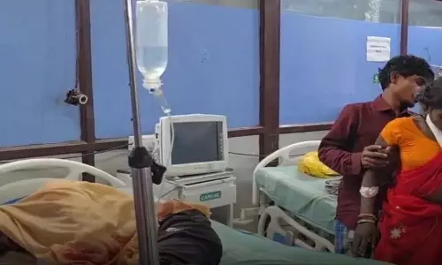 टाटा एस वाहन पलटने से 12 लोग घायल, 7 की हालत नाजुक टाटा एस वाहन पलटने से 12 लोग घायल, 7 की हालत नाजुक