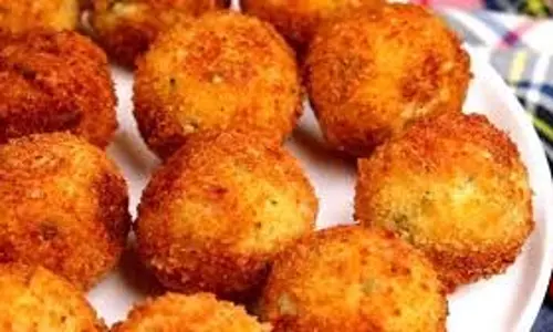 Bread Balls Recipe: क्रिस्पी और टेस्टी आलू ब्रेड बॉल्स Bread Balls Recipe: क्रिस्पी और टेस्टी आलू ब्रेड बॉल्स
