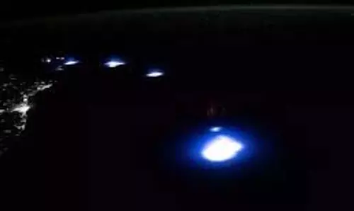 Science: NASA ने दक्षिण अफ्रीका के ऊपर लाल रोशनी को कैद किया। जानिए रेड स्प्राइट पृथ्वी के वायुमंडल में क्या कर रहा था