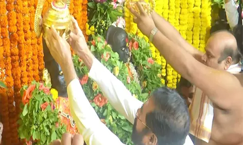 Deputy CM ने आषाढ़ी एकादशी के अवसर पर विट्ठल रुक्मिणी मंदिर में पूजा-अर्चना की