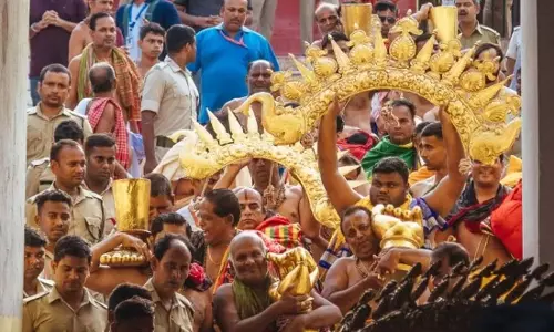 Puri में सुना बेशा के अवसर पर भगवान जगन्नाथ और उनके भाईयों द्वारा पहने जाने वाले आभूषणों के प्रकार Puri में सुना बेशा के अवसर पर भगवान जगन्नाथ और उनके भाईयों द्वारा पहने जाने वाले आभूषणों के प्रकार