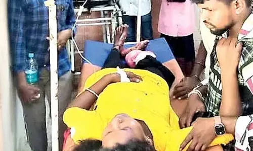 Odisha: घाट रोड पर ऑटो पलटा Odisha: घाट रोड पर ऑटो पलटा
