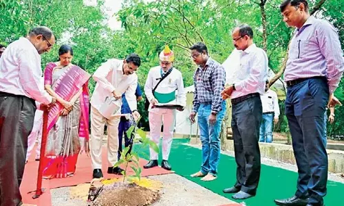 Odisha : राजभवन में वन महोत्सव मनाया गया