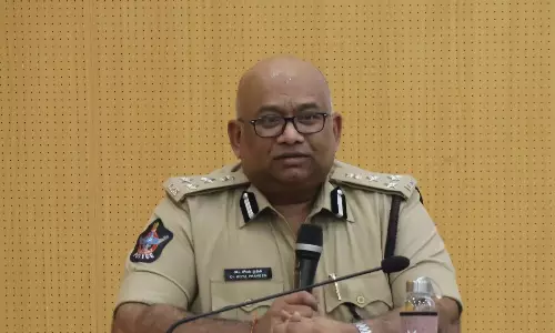 गिरफ्तार आतंकी संदिग्ध एक बड़ी मछली बम बनाने वाला: Andhra Police गिरफ्तार आतंकी संदिग्ध एक बड़ी मछली बम बनाने वाला: Andhra Police