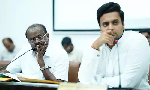 केंद्र सरकार की योजनाओं को गरीबों तक पहुंचाएं: HDK ने अधिकारियों को निर्देश दिया