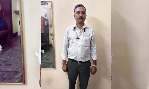 स्टेशन पर फर्जी टिकटिंग का मामला, सरकारी काउंटर चलाते पकड़ा गया नागरिक; 4 रेलवे अधिकारी निलंबित