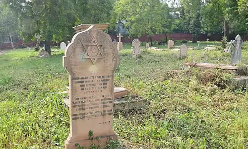 New Delhi विद्रोह, राजमिस्त्री, स्मृति और कहानियों का कब्रिस्तान! New Delhi विद्रोह, राजमिस्त्री, स्मृति और कहानियों का कब्रिस्तान!