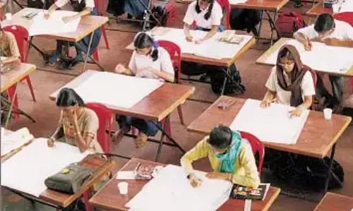 केरल SAY परीक्षा छात्रों का शैक्षणिक वर्ष बचाने में विफल रही केरल SAY परीक्षा छात्रों का शैक्षणिक वर्ष बचाने में विफल रही