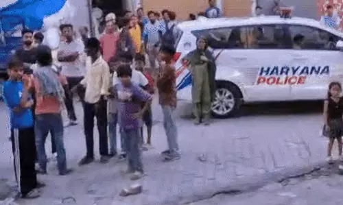 Karnal: रेड में खुला कैफे की आड़ में अनैतिक गतिविधियों का राज़ Karnal: रेड में खुला कैफे की आड़ में अनैतिक गतिविधियों का राज़