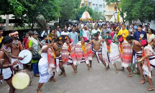 भगवान जगन्नाथ के Vizag स्थित मुख्य मंदिर में लौटने पर हजारों लोग एकत्रित हुए