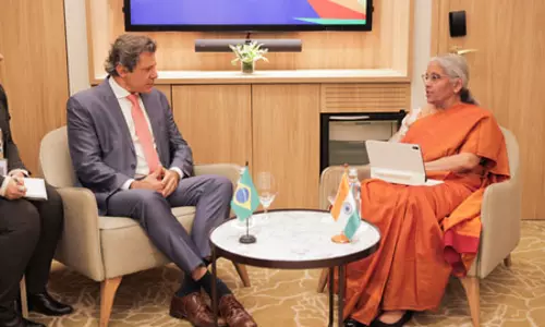 वित्त मंत्री निर्मला सीतारमण ने ब्रिक्स के वित्त मंत्रियों के साथ बैठकों में द्विपक्षीय मुद्दों पर चर्चा की