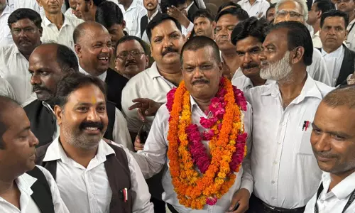 Bareilly: नामांकन प्रक्रिया में अंगन सिंह ने पेश किए दस्तावेज़ Bareilly: नामांकन प्रक्रिया में अंगन सिंह ने पेश किए दस्तावेज़