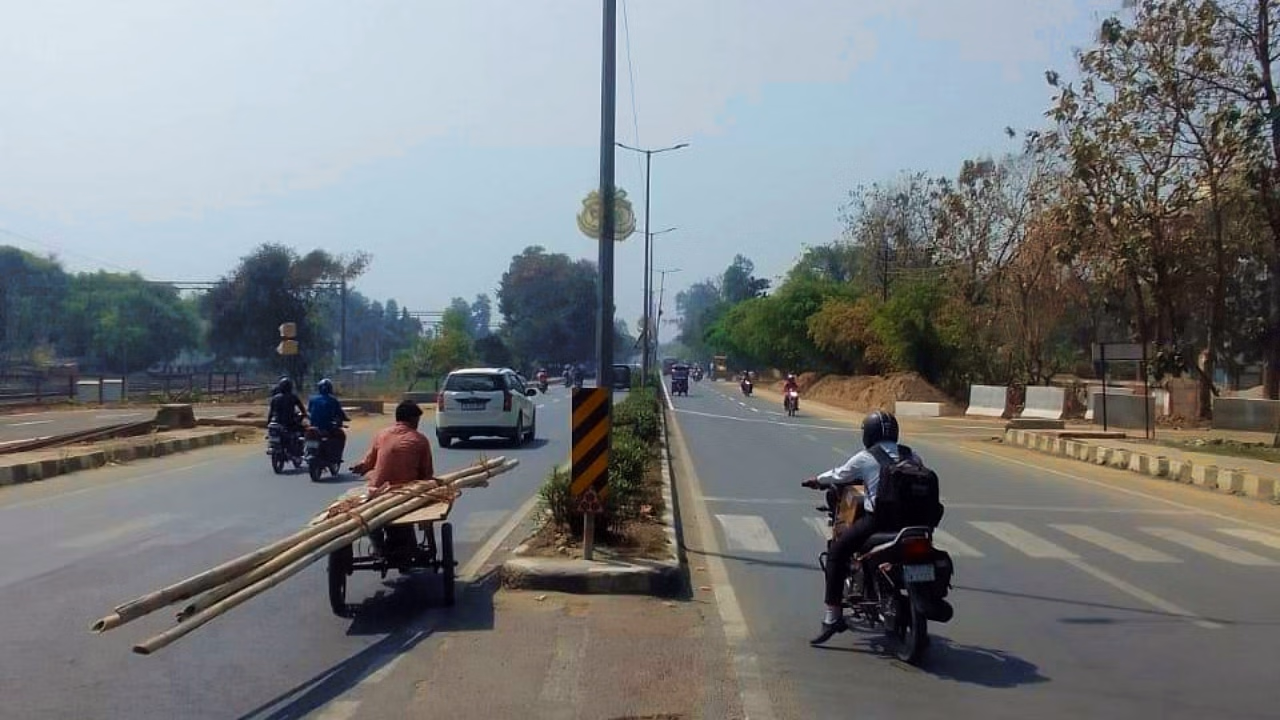 Bareilly: ताजियों और जुलूसों के मद्देनजर आज सुबह से रूट डायवर्ट Bareilly: ताजियों और जुलूसों के मद्देनजर आज सुबह से रूट डायवर्ट