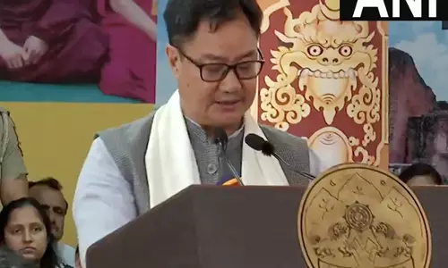 प्राचीन ज्ञान और आधुनिक दुनिया के बीच सेतु: Kiren Rijiju ने दलाई लामा को उनके जन्मदिन पर सम्मानित किया