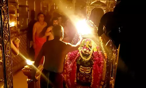 देवशयनी एकादशी पर Ujjain के महाकालेश्वर मंदिर में सुबह की आरती की गई