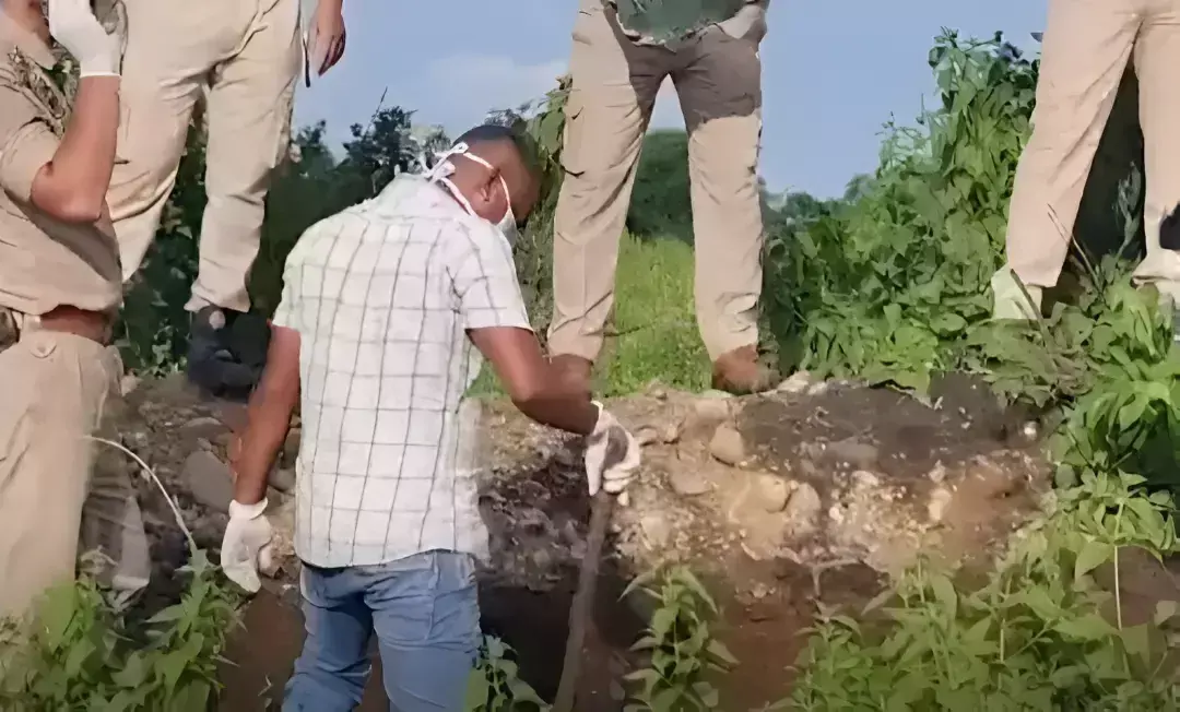 Assam: भारत-भूटान सीमा के पास लापता व्यक्ति का सड़ा-गला शव बरामद Assam: भारत-भूटान सीमा के पास लापता व्यक्ति का सड़ा-गला शव बरामद