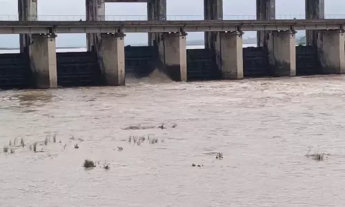 हसदेव बराज लबालब होने की स्थिति में, प्रशासन ने 2 गेट खोले