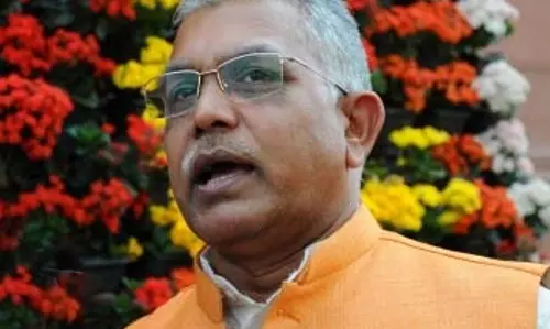 कोलकाता गैंगरेप केस: भाजपा नेता दिलीप घोष का सवाल, जब यूनियन का चुनाव नहीं तो कॉलेज में दफ्तर क्यों?