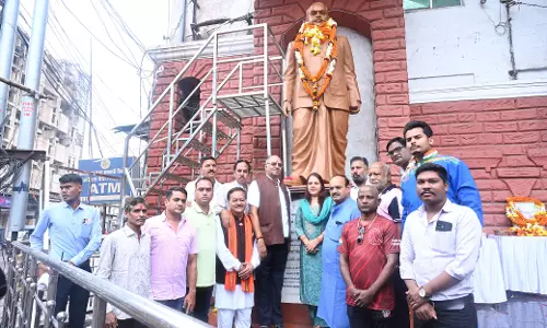सांसद बृजमोहन अग्रवाल ने डॉ श्यामा प्रसाद मुखर्जी की प्रतिमा पर पुष्पांजलि अर्पित की